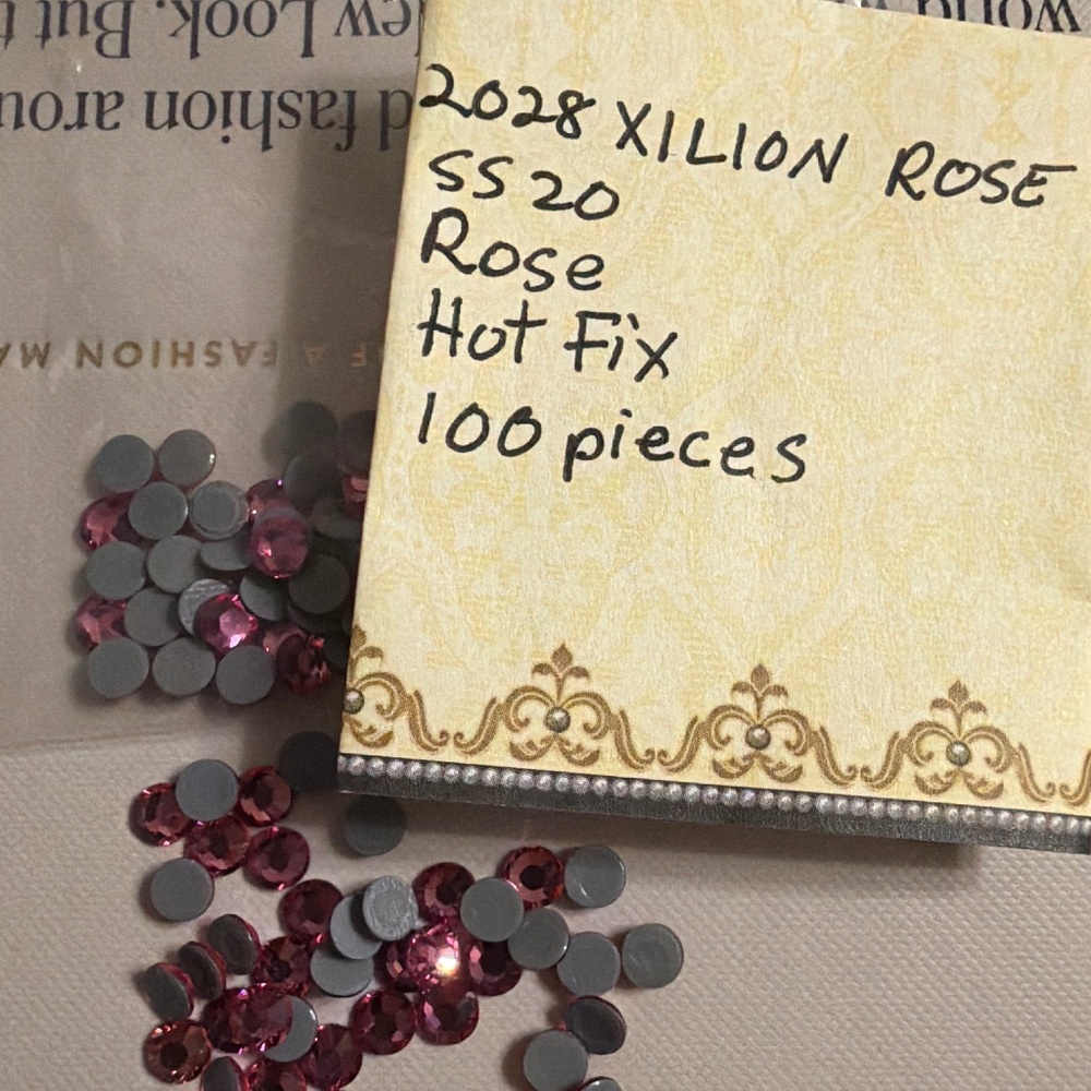 Swarovski • Color: Rose, 2028 XILION Rose Hotfix Rhinestones